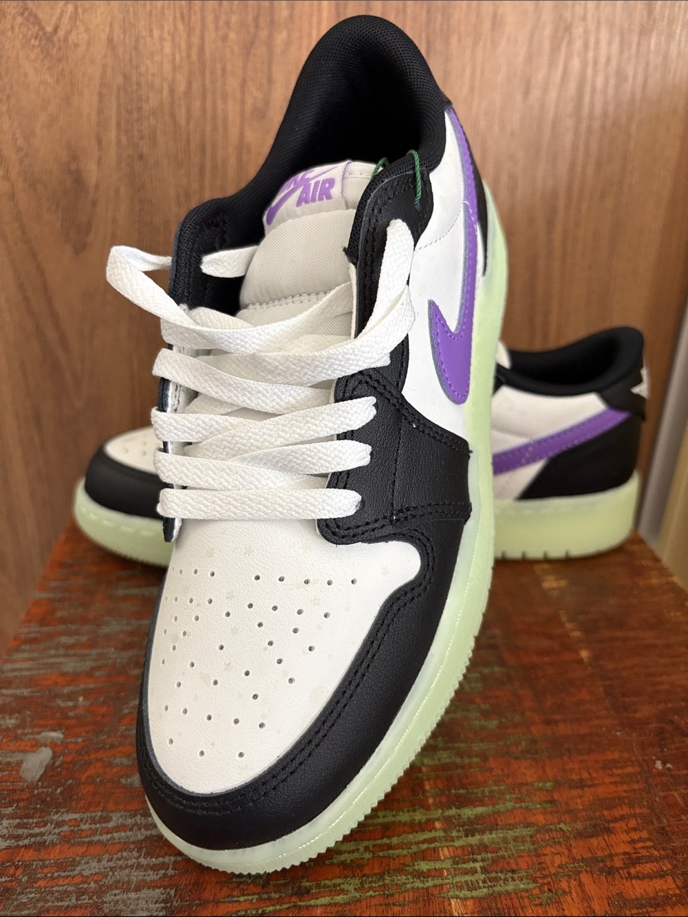 Air Jordan 1 Retro Low OG GS 'Black Raspberry’